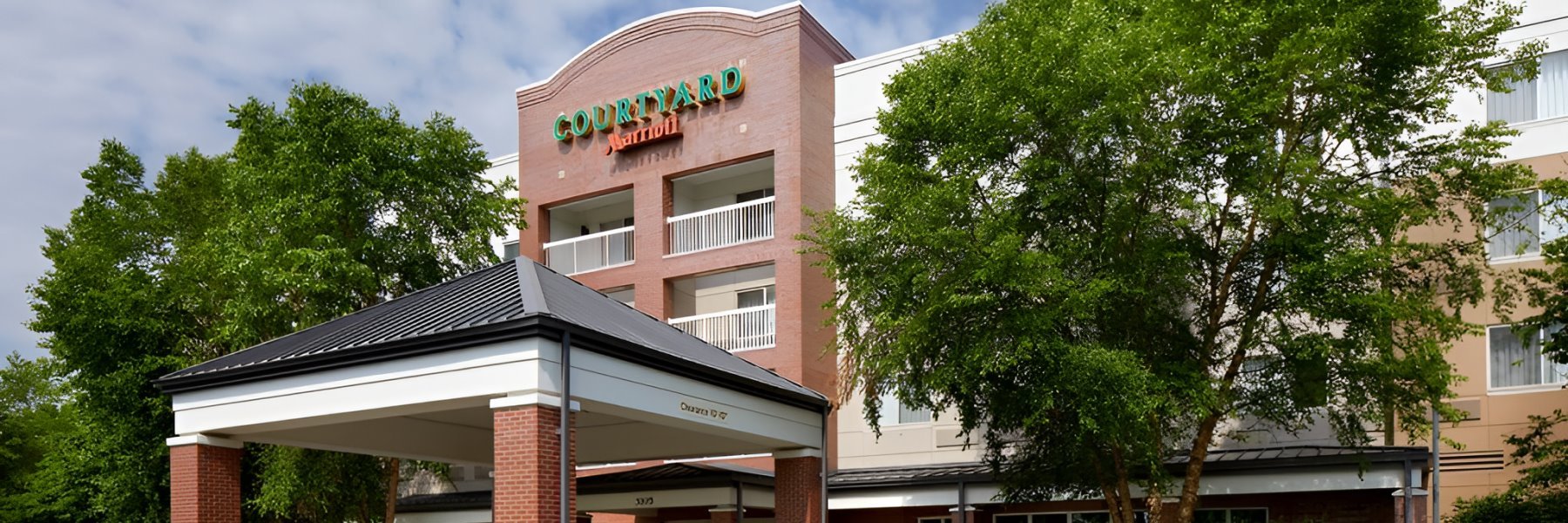 Edison Woodbridge Courtyard