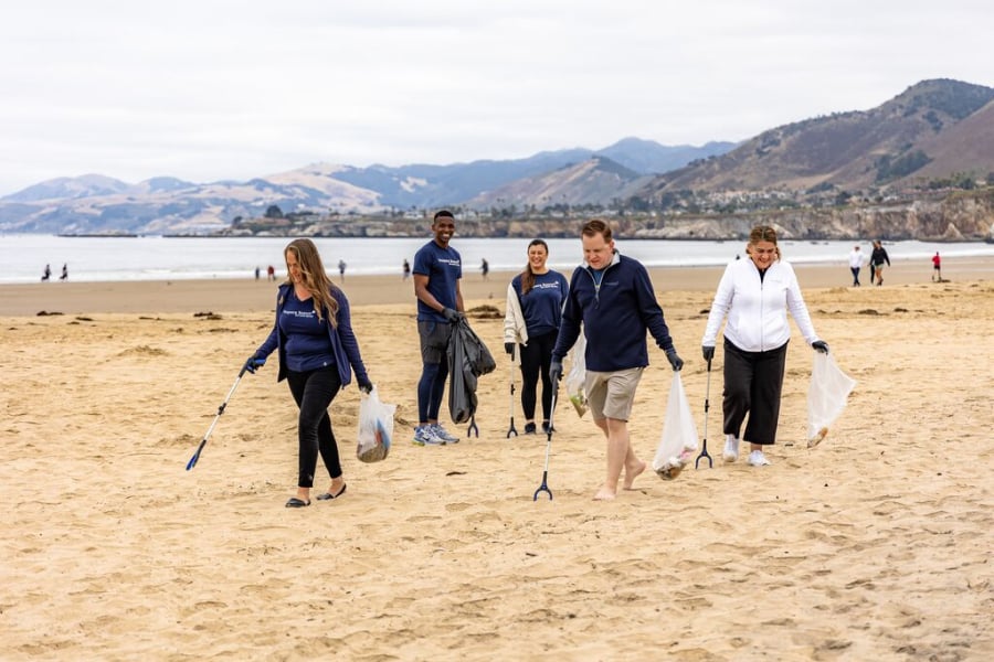 Volunteers pick up trash along Pismo Beach to celebrate Earth Day